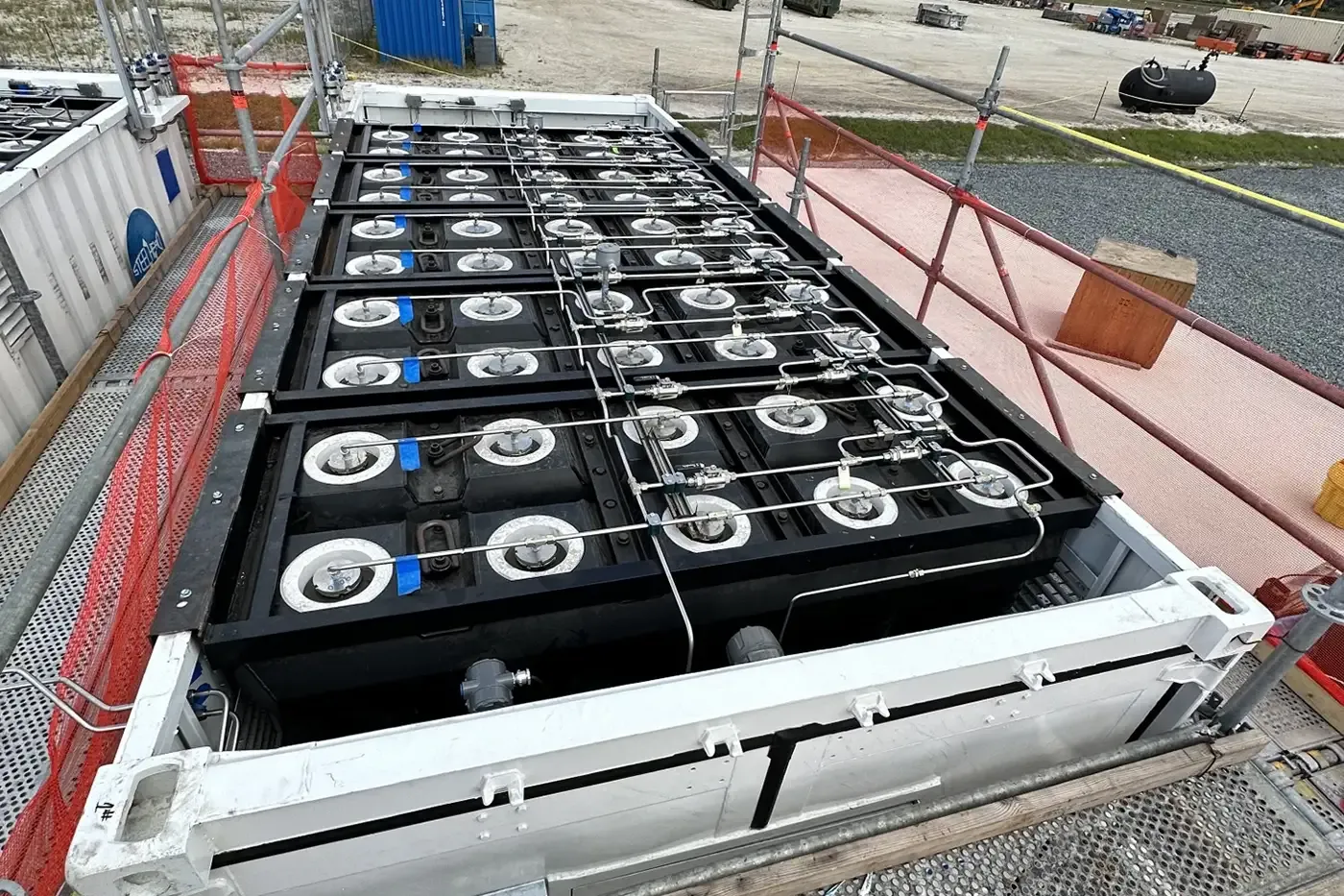 Hydrogen storage tank